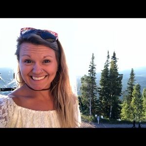 Meet your Posher, Alexis